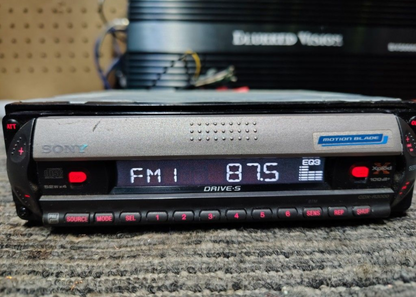 Sony CDX-R3000
CD receiver