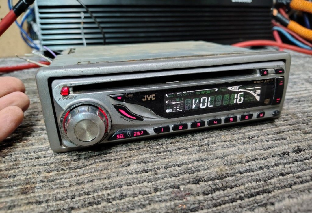 JVC KD-G220
CD receiver with MP3/WMA playback