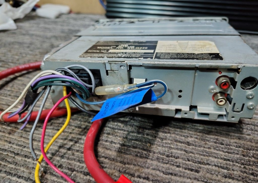 JVC KD-G220
CD receiver with MP3/WMA playback
