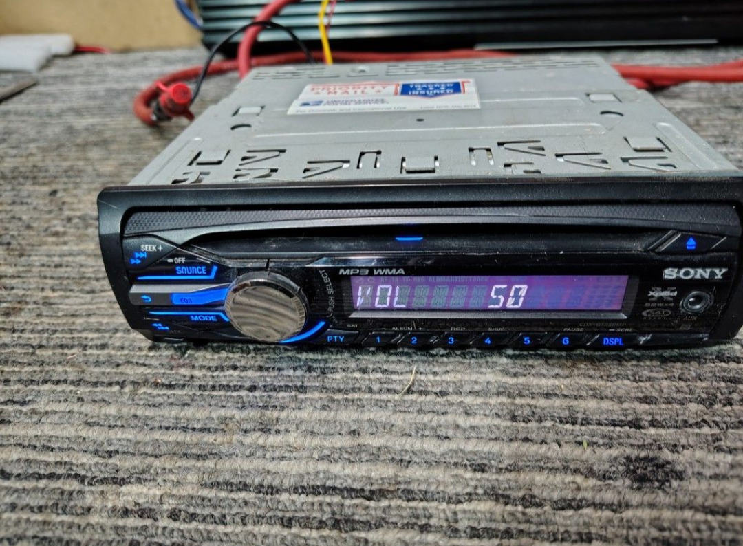 Sony Xplod CDX-GT350MP
CD receiver & Auxiliary