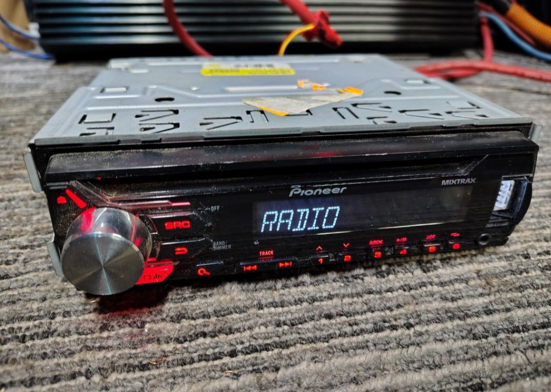 Pioneer DEH-X1910UB
CD receiver Auxiliary Usb