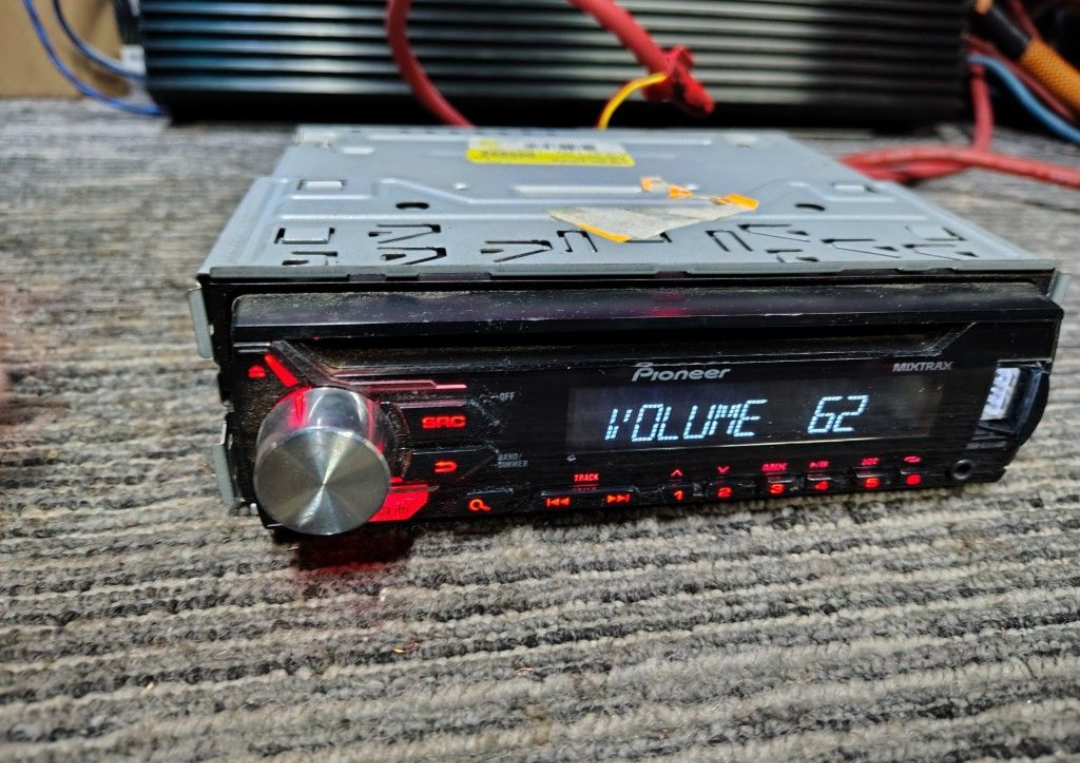 Pioneer DEH-X1910UB
CD receiver Auxiliary Usb