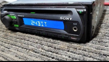 Sony CDX-GT110
CD player & Auxiliary
