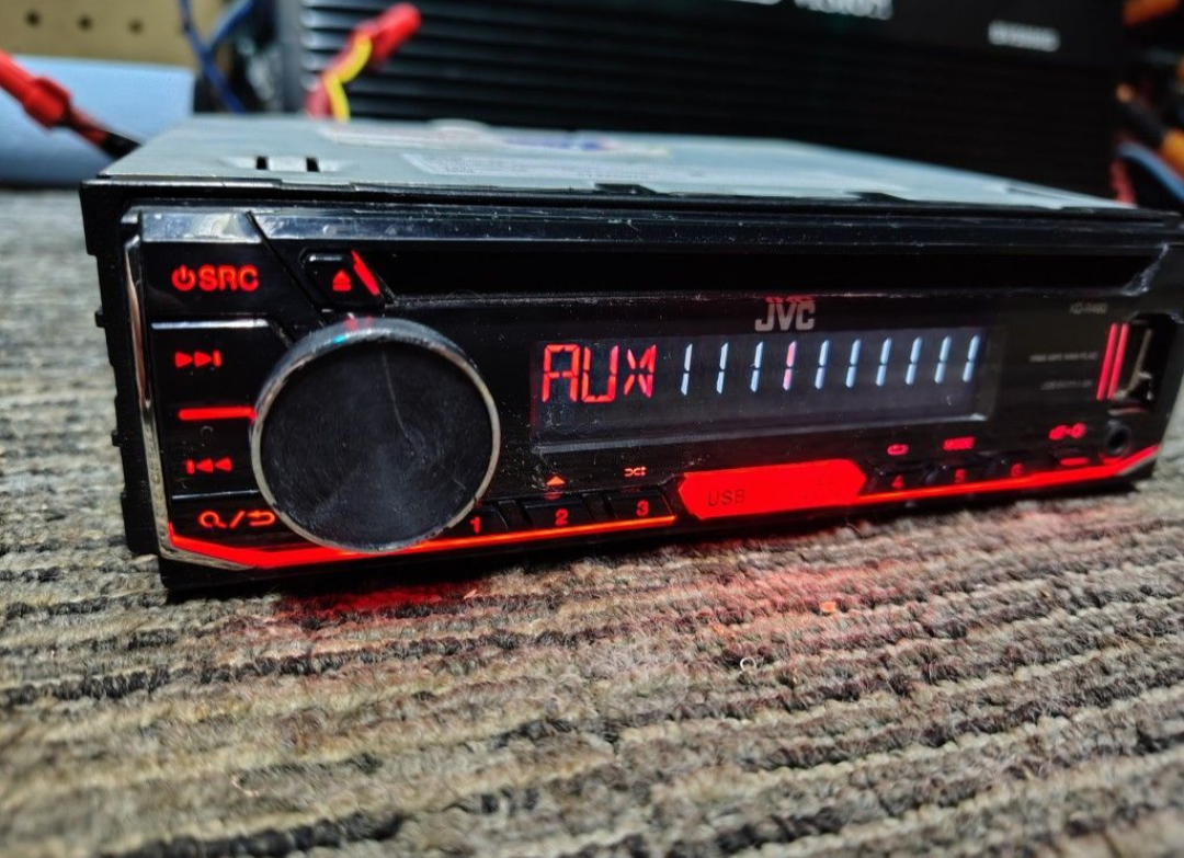 JVC KD-R490
CD receiver USB & Auxiliary